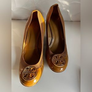 Tory Burch wedge 2.5” heels. Size 8. Mustard color. Very good condition.